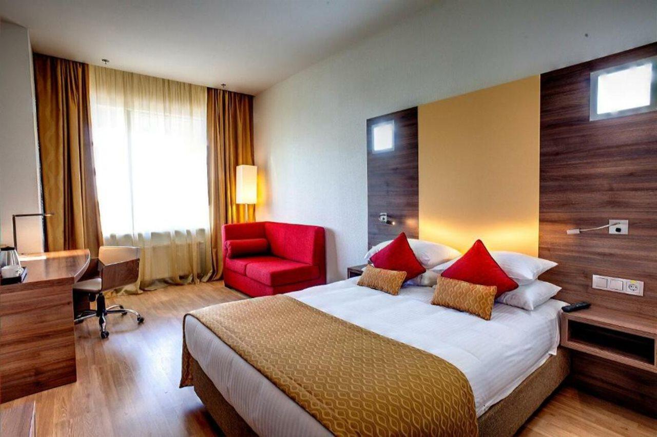 รามาดา อองคอร์ บาย วินด์แฮม คียิฟ Hotel เคียฟ ภายนอก รูปภาพ
